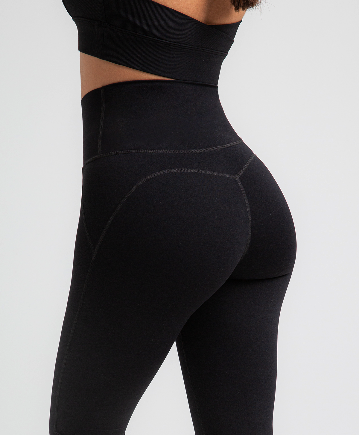 Set Leggings a compressione neri + Top contenitivo bianco