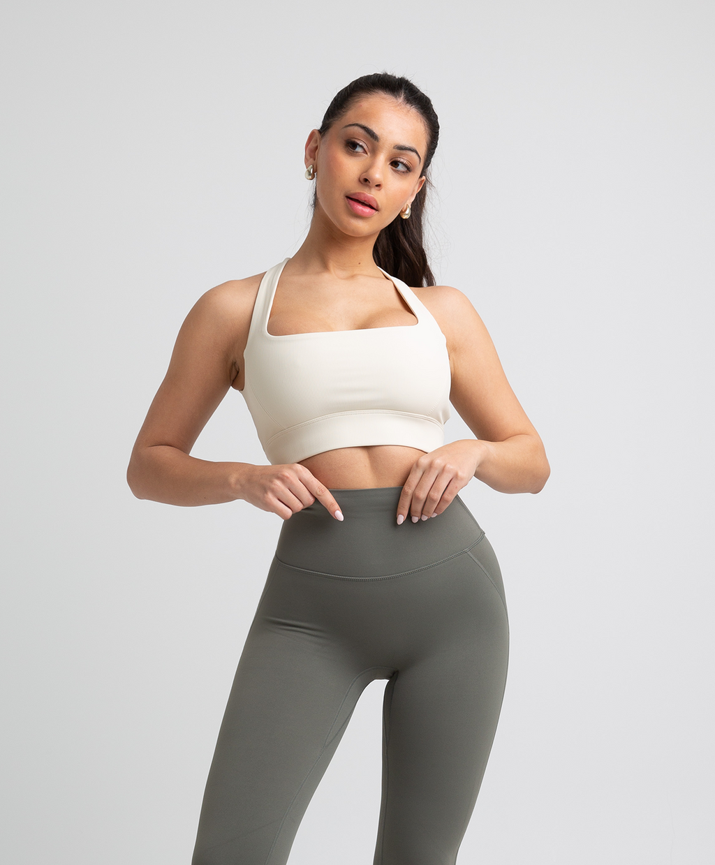 Set Leggings a compressione neri + Top contenitivo bianco