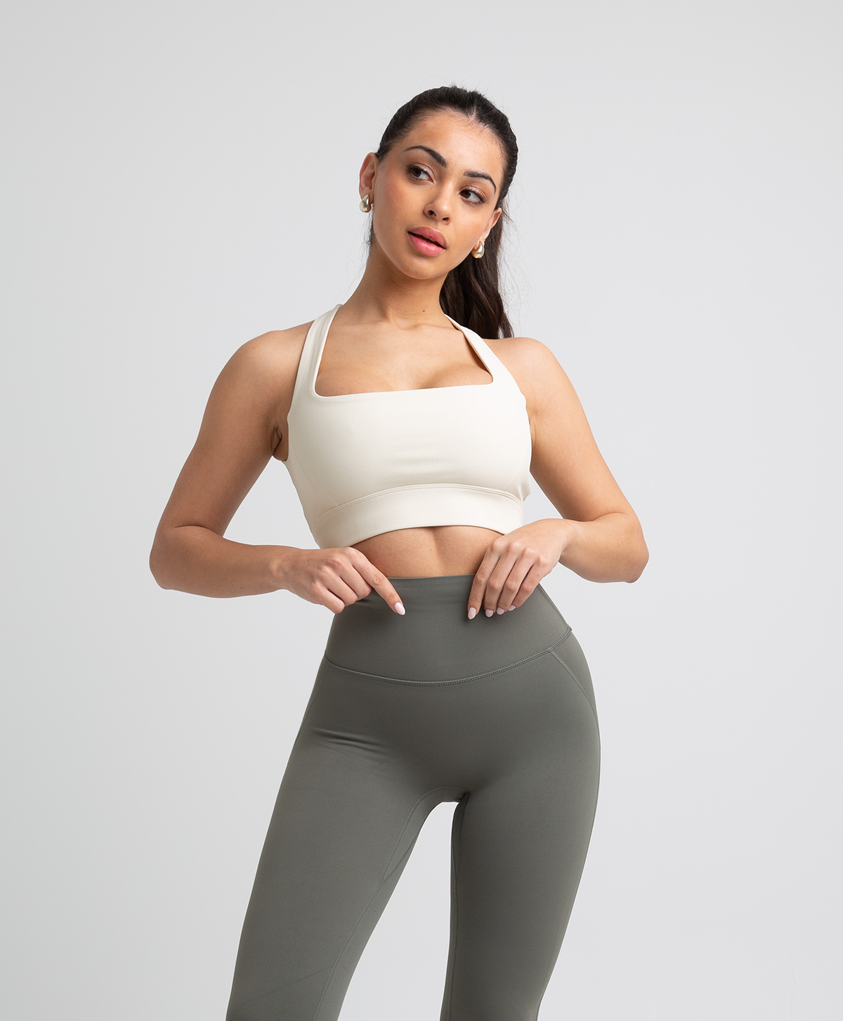 Set Leggings a compressione neri + Top contenitivo bianco