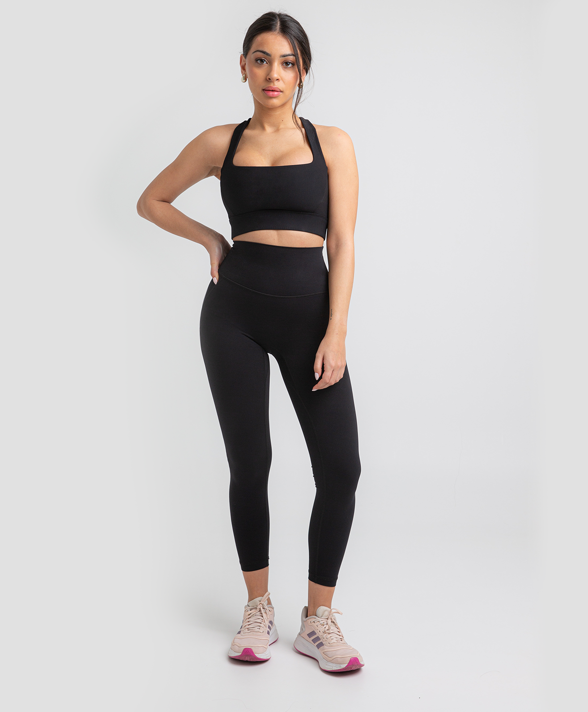 Set Leggings a compressione neri + Top contenitivo bianco