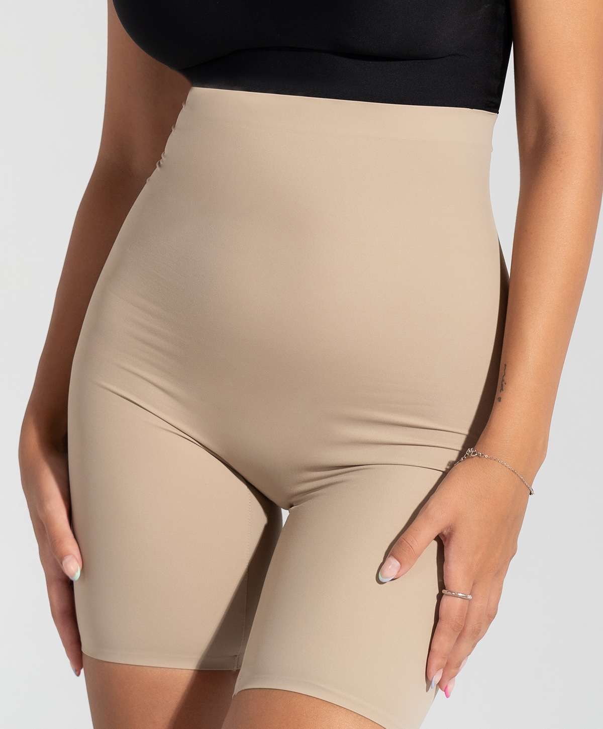 Short riduttivi a vita alta beige